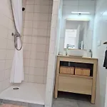 Maisonnette Entre Terre Et Lägenhet *