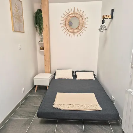 Maisonnette Entre Terre Et *