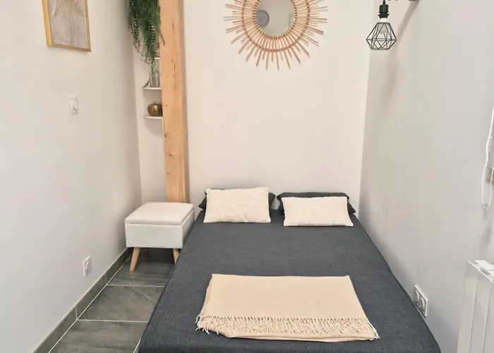 Maisonnette Entre Terre Et *